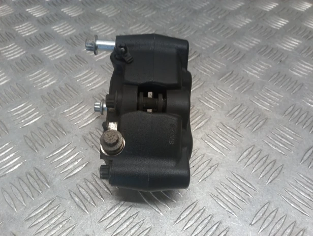 Zacisk hamulca przód lewy HARLEY DAVIDSON DYNA STREET BOB FXDB 07-17r   PN. 41300001