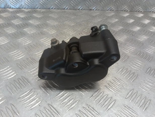 Zacisk hamulca przód lewy HARLEY DAVIDSON DYNA STREET BOB FXDB 07-17r   PN. 41300001