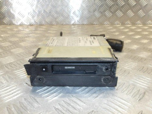 Radio magnetofon odtwarzacz kaset YAMAHA XVZ 1300 ROYAL STAR VENTURE 99-13r   PN. 4XY-88150-00