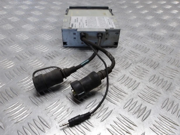 Radio magnetofon odtwarzacz kaset YAMAHA XVZ 1300 ROYAL STAR VENTURE 99-13r   PN. 4XY-88150-00