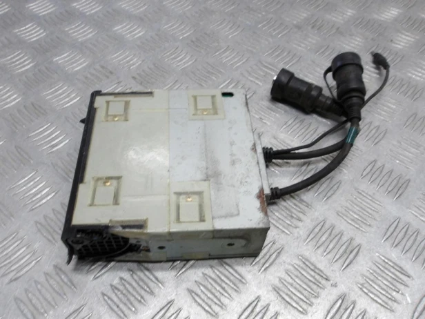 Radio magnetofon odtwarzacz kaset YAMAHA XVZ 1300 ROYAL STAR VENTURE 99-13r   PN. 4XY-88150-00