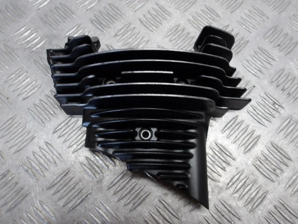 Osłona głowicy cylindra przód lewa YAMAHA XVZ 1300 ROYAL STAR VENTURE 99-13r   PN. 4XY-11187-20