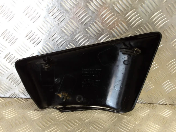 Boczek osłona boczna lewa HONDA VT 1100 C2 SHADOW SABRE 00-07r   PN. 83610-MCK-A60