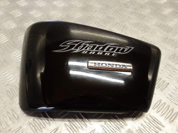 Boczek osłona boczna lewa HONDA VT 1100 C2 SHADOW SABRE 00-07r   PN. 83610-MCK-A60