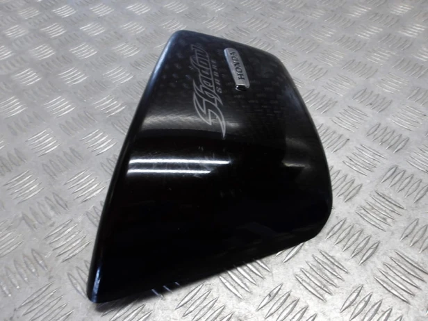 Boczek osłona boczna lewa HONDA VT 1100 C2 SHADOW SABRE 00-07r   PN. 83610-MCK-A60