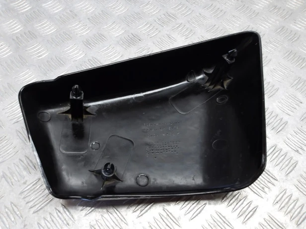 Boczek osłona boczna lewa HONDA VT 1100 C2 SHADOW SABRE 00-07r   PN. 83610-MCK-A60