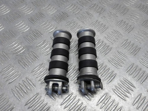 Podnóżki pasażera HONDA VT 1100 C2 SHADOW SABRE 00-07r   PN. 50715-MBA-020