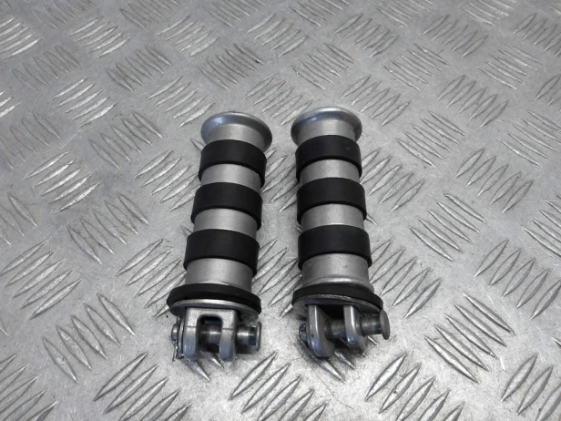 Podnóżki pasażera HONDA VT 1100 C2 SHADOW SABRE 00-07r   PN. 50715-MBA-020