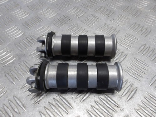 Podnóżki pasażera HONDA VT 1100 C2 SHADOW SABRE 00-07r   PN. 50715-MBA-020