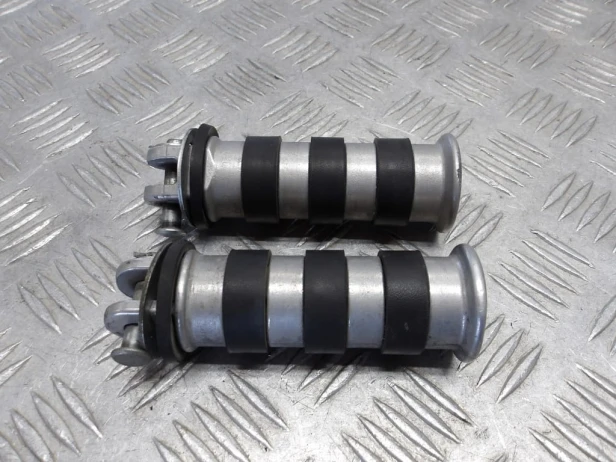 Podnóżki pasażera HONDA VT 1100 C2 SHADOW SABRE 00-07r   PN. 50715-MBA-020