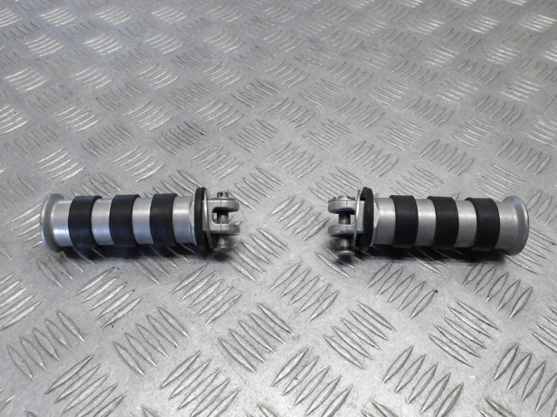 Podnóżki pasażera HONDA VT 1100 C2 SHADOW SABRE 00-07r   PN. 50715-MBA-020