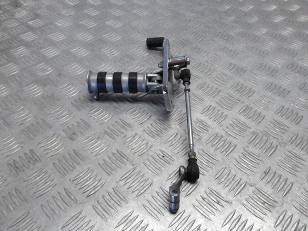 Set podnóżek kierowcy lewy dźiwgnia biegów HONDA VT 1100 C2 SHADOW SABRE 00-07r   PN. 50625-MAA-A80