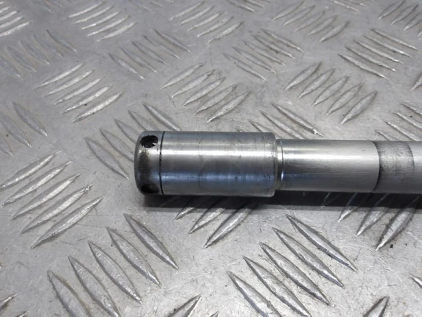 Ośka oś koła przód HONDA VT 1100 C2 SHADOW SABRE 00-07r   PN. 44301-MAH-671
