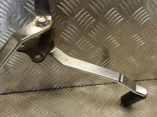 Dźwignia kołyska zmiany biegów KAWASAKI VN 2000 VULCAN 04-10r   PN. 13156-0007