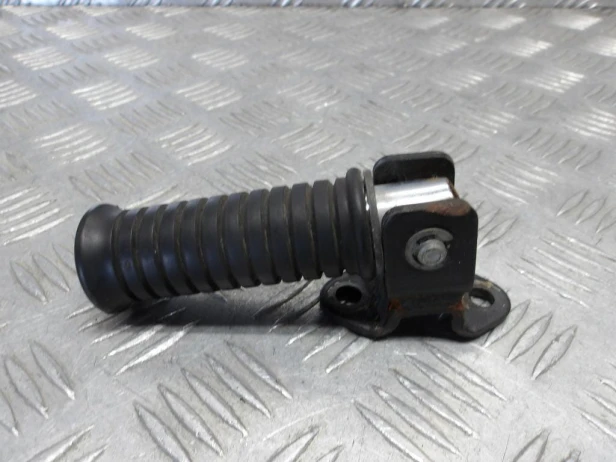 Podnóżek pasażera tył KAWASAKI VN 2000 VULCAN 04-10r   PN. 34003-0030