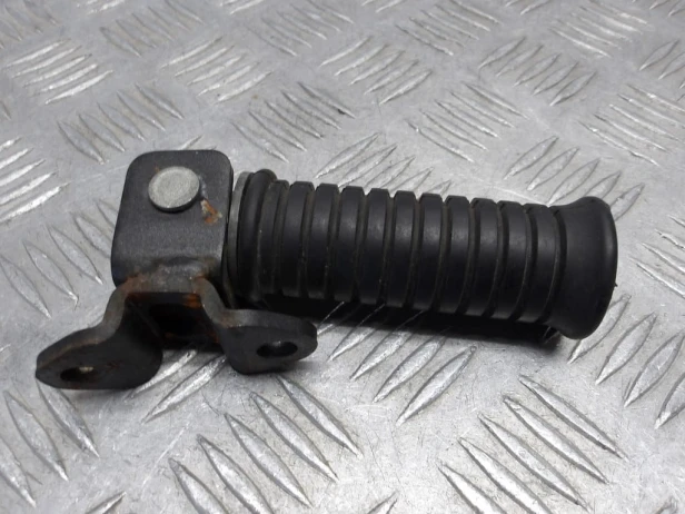Podnóżek pasażera tył KAWASAKI VN 2000 VULCAN 04-10r   PN. 34003-0030