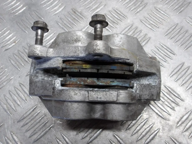 Zacisk hamulca przód lewy KAWASAKI VN 2000 VULCAN 04-10r   PN. 43080-0009-GN