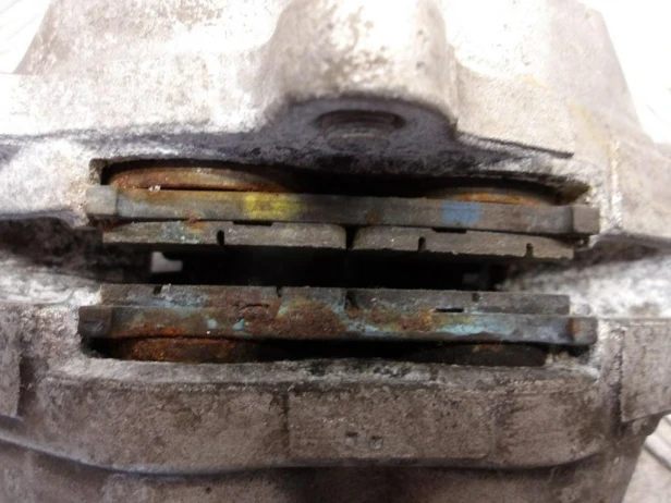 Zacisk hamulca przód lewy KAWASAKI VN 2000 VULCAN 04-10r   PN. 43080-0009-GN