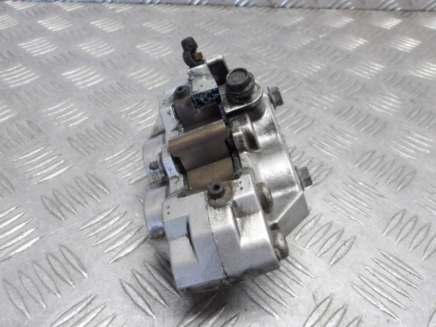 Zacisk hamulca przód prawy KAWASAKI VN 2000 VULCAN 04-10r   PN. 43080-0010-GN