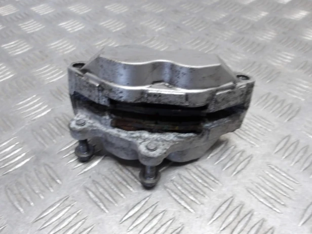 Zacisk hamulca przód prawy KAWASAKI VN 2000 VULCAN 04-10r   PN. 43080-0010-GN
