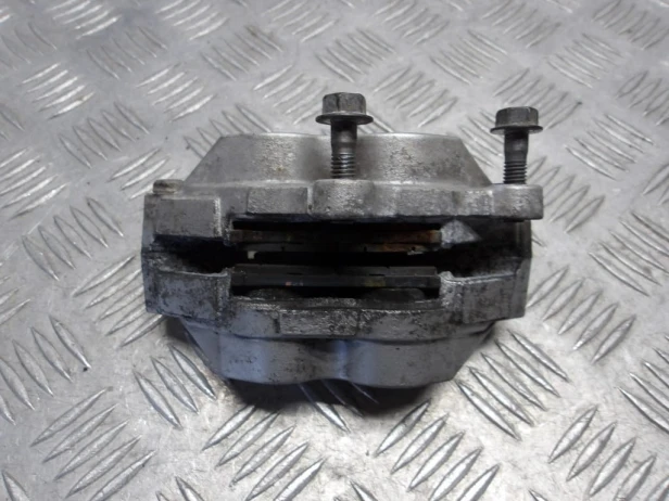 Zacisk hamulca przód prawy KAWASAKI VN 2000 VULCAN 04-10r   PN. 43080-0010-GN