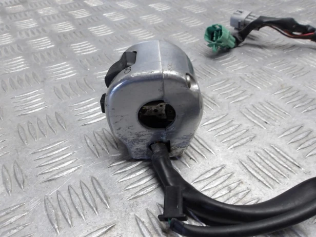 Przełącznik przyciski świateł lewe KAWASAKI VN 2000 VULCAN 04-09r   PN. 46091-0013