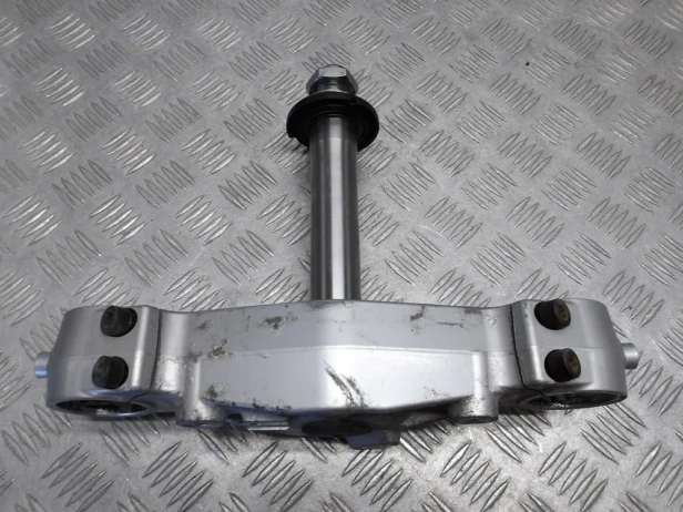 Półka dolna sztyca KAWASAKI VN 2000 VULCAN 04-07r   PN. 44037-0001