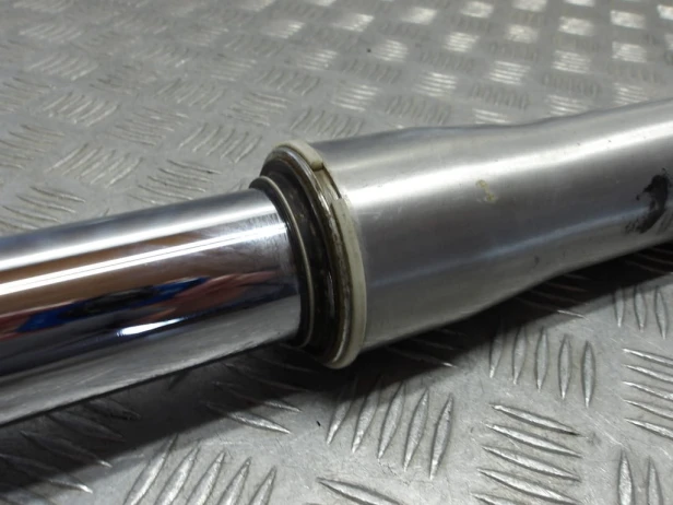 Laga zawieszenia przód lewa KAWASAKI VN 2000 VULCAN 04-10r   PN. 44005-0008
