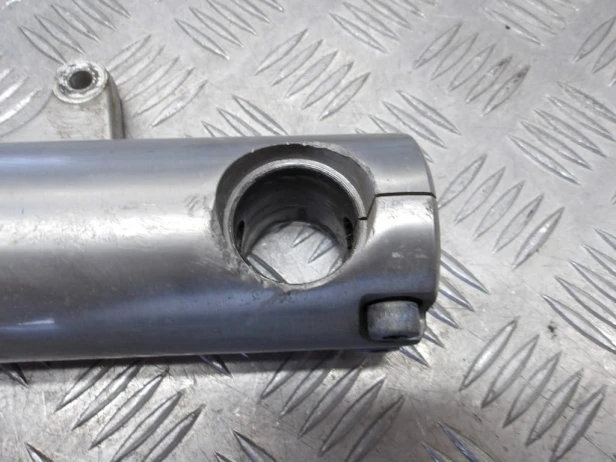 Laga zawieszenia przód lewa KAWASAKI VN 2000 VULCAN 04-10r   PN. 44005-0008