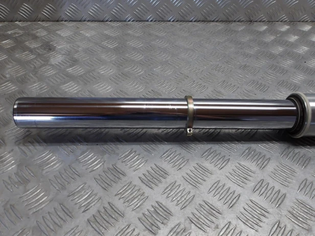 Laga zawieszenia przód prawa KAWASAKI VN 2000 VULCAN 04-10r   PN. 44006-0009