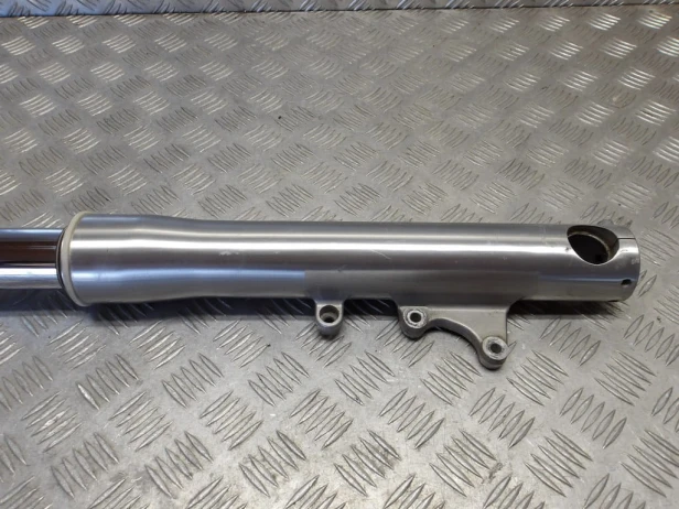Laga zawieszenia przód prawa KAWASAKI VN 2000 VULCAN 04-10r   PN. 44006-0009