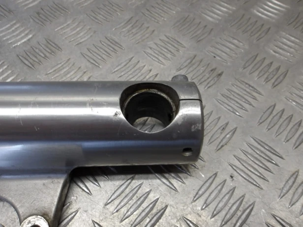 Laga zawieszenia przód prawa KAWASAKI VN 2000 VULCAN 04-10r   PN. 44006-0009
