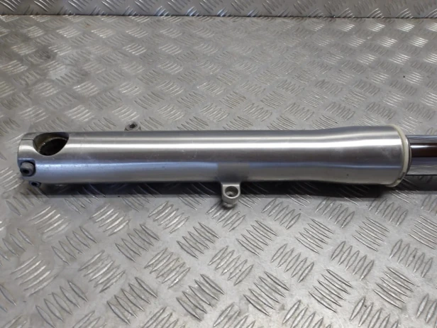 Laga zawieszenia przód prawa KAWASAKI VN 2000 VULCAN 04-10r   PN. 44006-0009