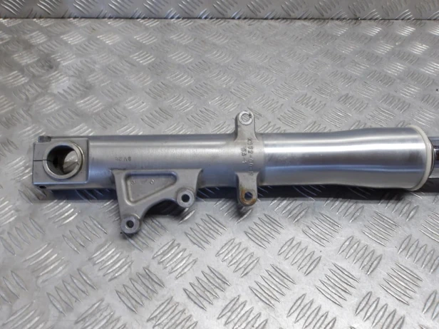 Laga zawieszenia przód prawa KAWASAKI VN 2000 VULCAN 04-10r   PN. 44006-0009