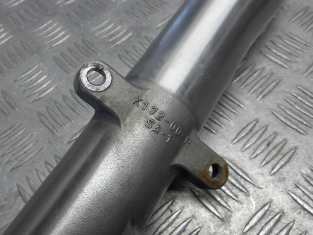 Laga zawieszenia przód prawa KAWASAKI VN 2000 VULCAN 04-10r   PN. 44006-0009