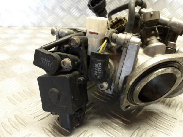Przepustnica wtryskiwacze KAWASAKI VN 2000 VULCAN 04-10r   PN. 16163-0001