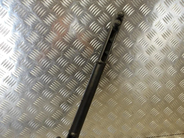 Sanki ramy rama dolna prawa KAWASAKI VN 2000 VULCAN 2004r   PN. 31064-0004