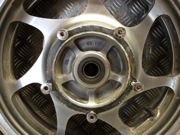 Felga koło przód J16M/CxMT3.50 KAWASAKI VN 2000 VULCAN 04-10r   PN. 41073-0004