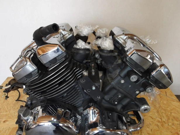 Silnik YAMAHA XVZ 1300 ROYAL STAR VENTURE 04-13r   PN. 4XY-15100-20