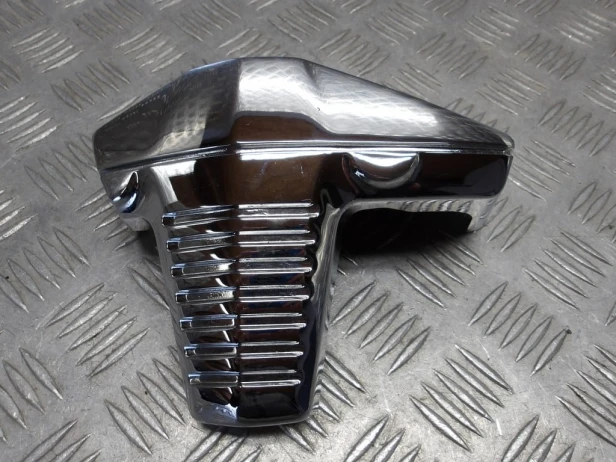 Osłona głowicy przód prawa SUZUKI VLR 1800 C109R BOULEVARD/INTRUDER 08-13r   PN. 11175-48G10