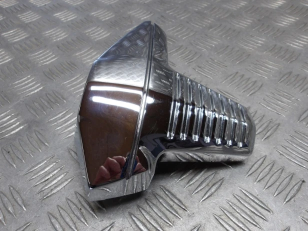 Osłona głowicy przód prawa SUZUKI VLR 1800 C109R BOULEVARD/INTRUDER 08-13r   PN. 11175-48G10