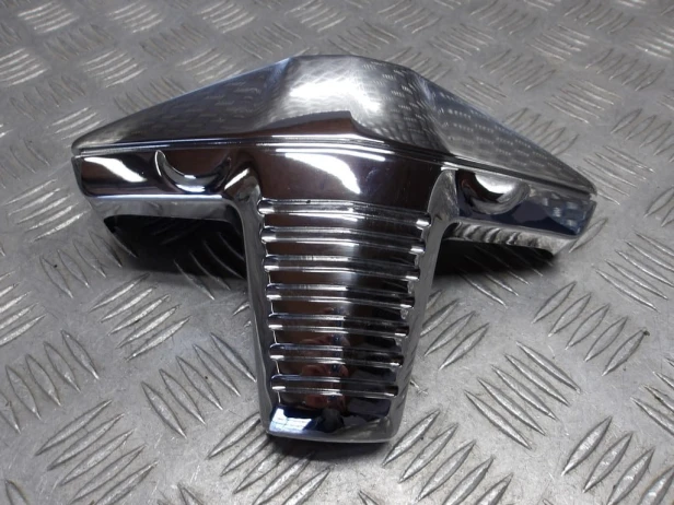 Osłona głowicy tył prawa SUZUKI VLR 1800 C109R BOULEVARD/INTRUDER 08-13r   PN. 11174-48G10