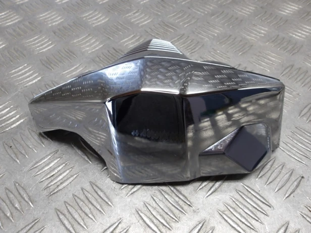 Osłona głowicy tył prawa SUZUKI VLR 1800 C109R BOULEVARD/INTRUDER 08-13r   PN. 11174-48G10