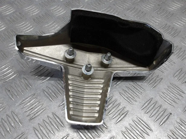 Osłona głowicy tył prawa SUZUKI VLR 1800 C109R BOULEVARD/INTRUDER 08-13r   PN. 11174-48G10