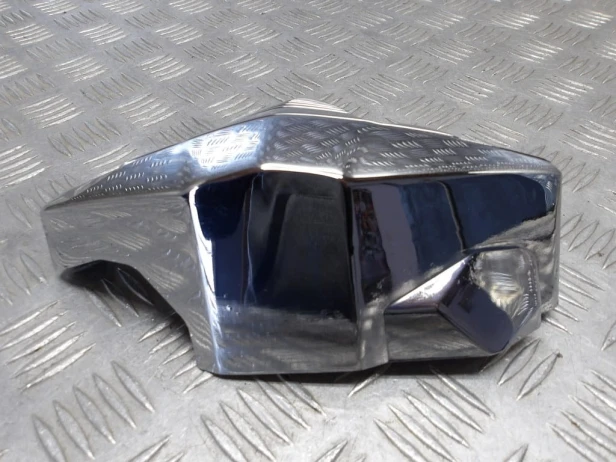 Osłona głowicy przód lewa SUZUKI VLR 1800 C109R BOULEVARD/INTRUDER 08-13r   PN. 11174-48G10