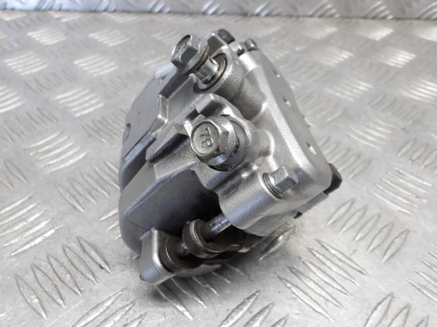 Zacisk hamulca przód prawy SUZUKI VLR 1800 C109R BOULEVARD/INTRUDER 08-13r   PN. 59100-22H00-999