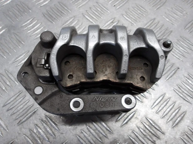 Zacisk hamulca przód prawy SUZUKI VLR 1800 C109R BOULEVARD/INTRUDER 08-13r   PN. 59100-22H00-999