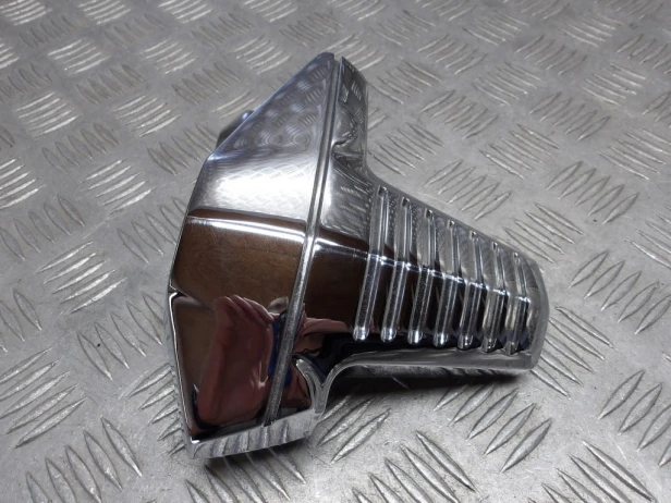Osłona głowicy tył lewa SUZUKI VLR 1800 C109R BOULEVARD/INTRUDER 08-13r   PN. 11175-48G10
