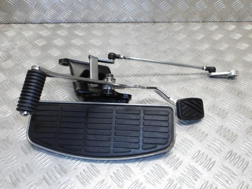 Set podest kierowcy lewy dźwignia SUZUKI VLR 1800 C109R BOULEVARD/INTRUDER 08-13r   PN. 43520-22H00