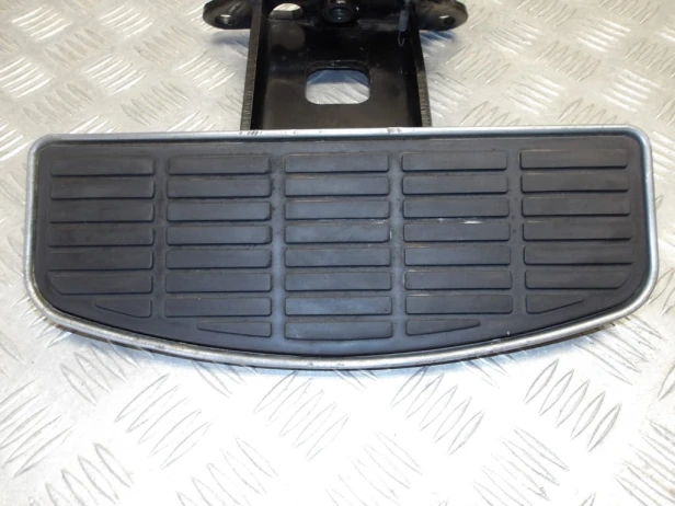 Set podest kierowcy prawy SUZUKI VLR 1800 C109R BOULEVARD/INTRUDER 08-13r   PN. 43510-22H01